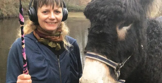 photo  edel truda et son âne « kraft » ont rencontré les habitants pour réaliser cette exposition.  &copy;  edel truda 