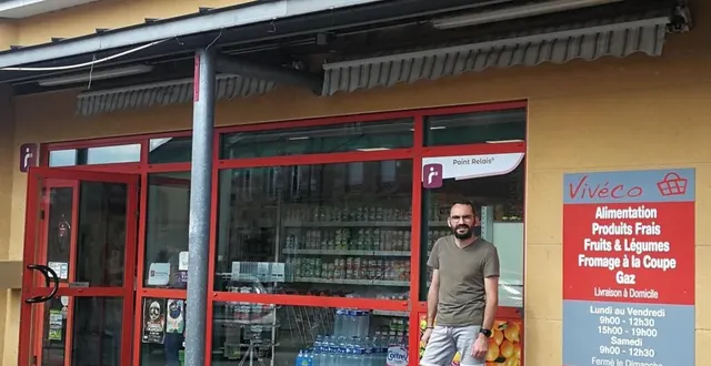 photo  florian jarry devant l’épicerie multiservices.  &copy;  ouest-france 