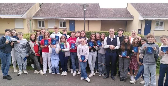 photo  thierry bataille a guidé les collégiens dans l’écriture de leurs livres.  &copy;  ouest-france 