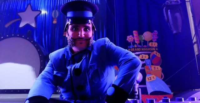 photo  yoann launay, le gardien de nuit et le conducteur de train dans le soldat rose, chantera le vendredi soir.  &copy;  archives le maine libre 