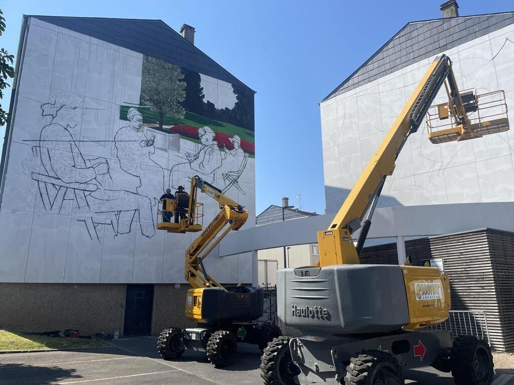 Deux fresques monumentales naissent sur les murs de La Vallée-des-Prés ...