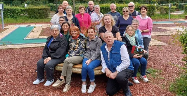 photo  les yogis ont terminé la saison au domaine du houssay, à spay.  &copy;  yoga nidra souligné 