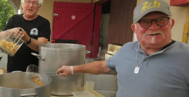 photo  125 kg de frites ont été faites par les bénévoles pour cette soirée de la fête de la musique.  &copy;  le maine libre 
