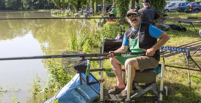 photo  christian lebourgeois est venu du guilvinec (finistère), pour assister au marathon de pêche à bessé.  &copy;  le maine libre 