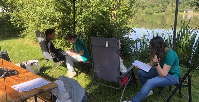 photo  dimanche 23 juin à brûlon, chaque volontaire a répondu à un questionnaire et fait le test gratuit en moins de dix minutes.   &copy;  maison de santé 