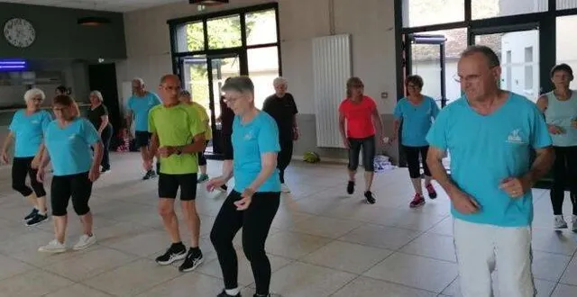 photo  les adhérents se retrouvent chaque lundi dans la nouvelle salle polyvalente de la commune.  &copy;  le maine libre 