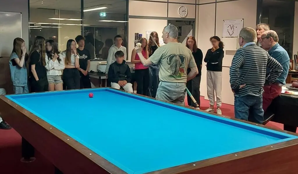 À Dinard, les collégiens se familiarisent avec le billard Rennes