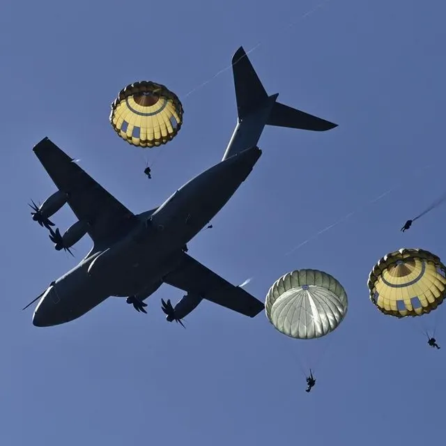 photo un meeting aérien est attendu à montormel lors la commémoration internationale de la fin de la bataille de normandie.  ©  thomas bregardis / ouest-france