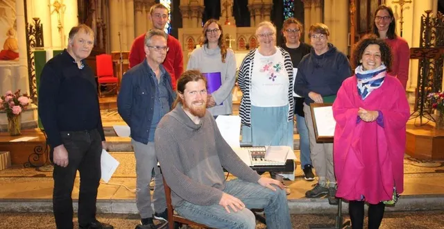 photo  première répétition de la chorale à l’église notre-dame pour se familiariser avec l’acoustique de l’édifice.  &copy;  ouest-france 