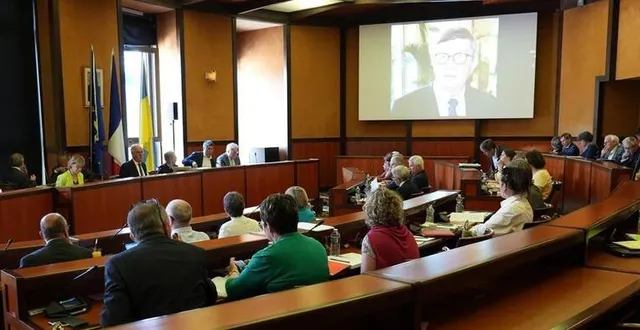photo  en début de séance, les conseillers départementaux ont rendu hommage jean-pierre chevalier, ancien maire de moulins-la-marche, qui a siégé à l’assemblée départementale pendant trente-six ans (1979-2015), décédé le 25 avril 2024.  &copy;  conseil départemental de l’orne 