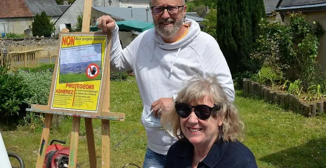 photo  philippe moulènes, président de l’association vent contraire sur la vallée-du-loir et josiane amiard-chalifour, présidente de l’adepc (association de défense de l’environnement du pays calaisien).  &copy;  ouest-france 