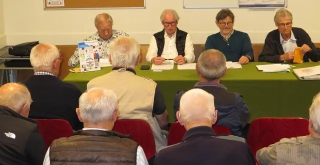 photo  le président, joël heslon (deuxième en partant de la gauche).  &copy;  ouest-france 