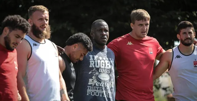 photo  présent vendredi 28 juin 2024 au stade de niort cholette pour la reprise de l’entraînement, michael kumbirai (au centre) est l’une des recrues estivales du niort rc.  &copy;  co - jordan magneron 