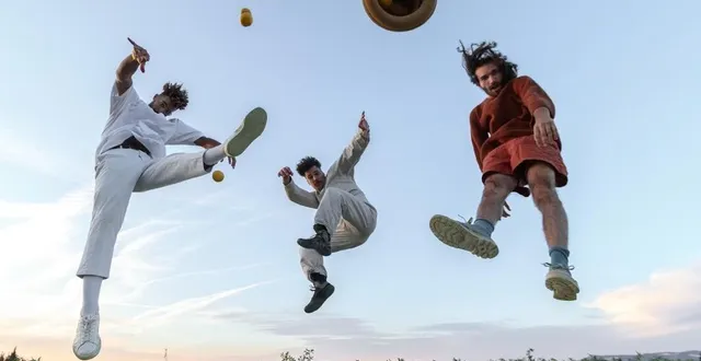 photo  la compagnie tbtf (too busy to funk) présentera son spectacle mellow yellow qui mélange jonglage et acrobatie le samedi 29 et dimanche 30 juin 2024, au mans (sarthe).  &copy;  lena reynaud 