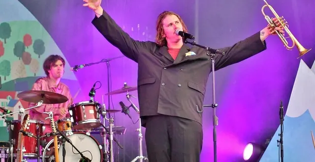 photo  voyou a enchanté le public en première partie de soirée avec ses ballades pop, vendredi 28 juin 2024, pour le lancement du festival pop au parc à sablé-sur-sarthe.  &copy;  ouest-france 