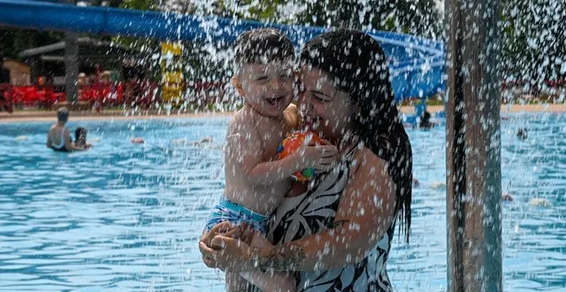 photo  la baignade des ponts-de-cé a ouvert pour le plus grand plaisir des familles de la commune.  &copy;  co – laurent combet 