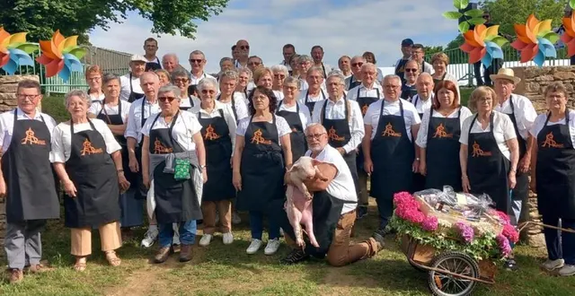 photo  une fois de plus, la fête de la saint-jean a été une pleine réussite grâce à ces nombreux bénévoles.  &copy;  le maine libre 