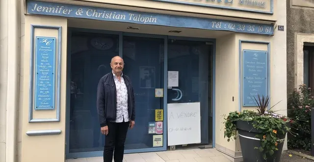 photo  le maire d’écouché-les-vallées (orne) devant la vitrine de la boucherie de la ville, rue des trois-frères-terrier.  &copy;  ouest-france 