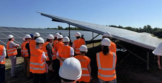 photo  le parc solaire loirécoparc de vaas, qui permet de produire 45 gwh d’électricité, est la plus puissante centrale photovoltaïque de la sarthe.  &copy;  ouest-france 