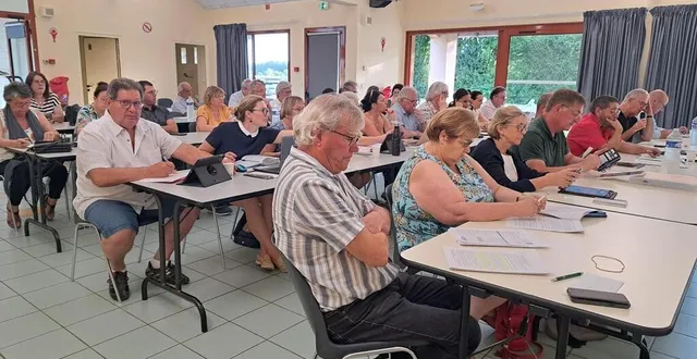 photo  les élus de la communauté de communes du val de sarthe étaient réunis, jeudi 27 juin 2024, à souligné-flacé.  &copy;  ouest-france 
