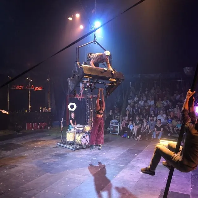 photo « bluff ! » un spectacle époustouflant de la compagnie 100 issues, dimanche 23 juin 2024.  ©  ouest-france