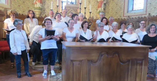 photo  les voix de la plaine en représentation à l’église.  &copy;  le maine libre 