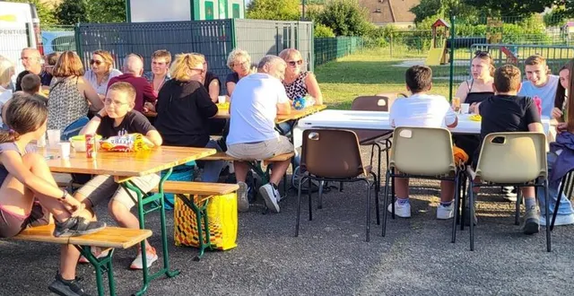 photo  espace restauration et buvette, fête nationale de challes, édition 2023.  &copy;  mairie de challes 