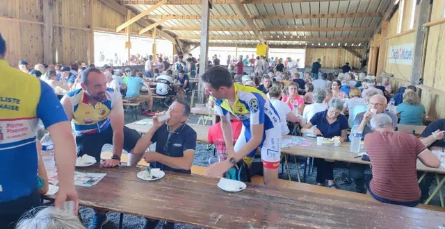 photo  belle journée, dimanche, pour les organisateurs du comité des fêtes, qui ont enregistré 500 participants aux randonnées de l’erdre. le départ, les arrivées et le repas se sont déroulés sur le terrain de loisirs de l’arche.  &copy;  ouest-france 