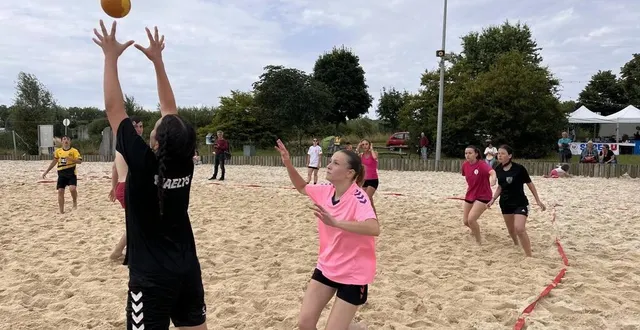 photo  le tournoi de sandball, à la monnerie, samedi 29 juin 2024, a été organisé par l’usf handball.  &copy;  ouest-france. 