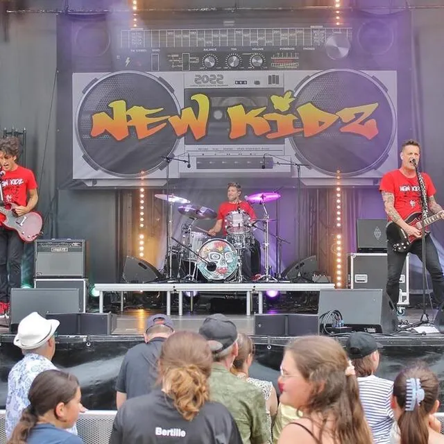 photo le trio new kidz proposait du rock pour le jeune public en ouverture de l’après-midi sur la grande scène.  ©  ouest-france