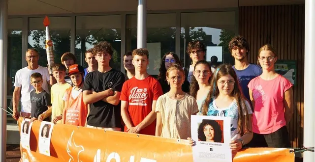 photo  les parrains du périple guillaume martin, coureur cycliste, et joël abati, ancien joueur français de handball, ont encouragé les jeunes pour ce périple en six étapes longuement préparé par eric ménager et son équipe.  &copy;  ouest-france 