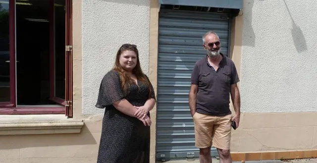 photo  alexia vaudelle, accompagnée de thierry renvoizé, le maire de courgenard, qui estime qu’il faut aider les jeunes à se lancer.  &copy;  ouest-france 