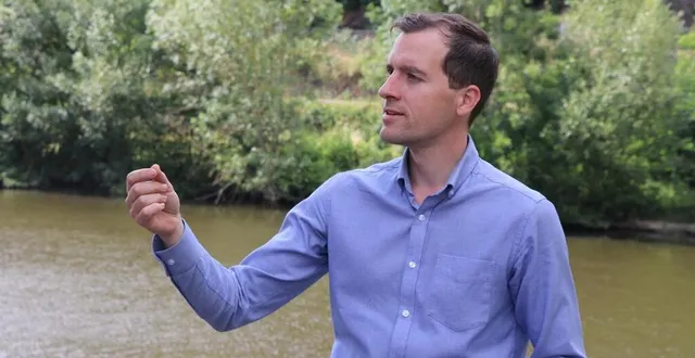 photo  guillaume jouanneau (ps, nouveau front populaire) a connu un dimanche soir à rebondissements. il a fini par décrocher la deuxième place et a donc décidé de se maintenir au second tour dans une triangulaire.  &copy;  ouest-france 