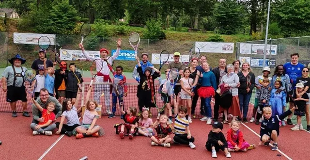 photo  une fin d’année heureuse !pour les jeunes du tennis.  &copy;  le maine libre 
