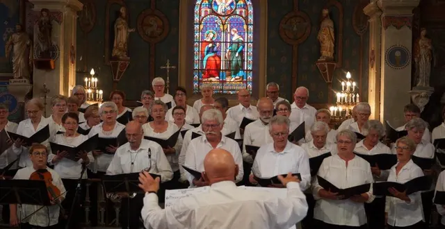 photo  la chorale chantelyre, dirigée par claude jullemier, a offert, dimanche, son concert l’été à l’église du village. le public, venu nombreux, a pu également assister au répertoire de l’harmonie municipale, en deuxième partie, dirigée par le jeune chef d’orchestre valentin brossier.  &copy;  ouest-france 