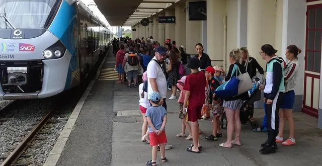 photo  utile aux usagers, et pas uniquement aux beaux jours, la ligne ter 10 permet aux habitants du nord deux-sèvres de rejoindre saumur d’une part, la roche-sur-yon et les sables-d’olonne d’autre part.  &copy;  archives co - fabien gouault 