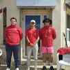 photo  de gauche à droite : iyad (16 ans), luc (22 ans) et ewen (19 ans) devant le poste de secours de la gèmerie. 