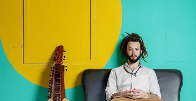 photo  jason mist dévoilera son univers folk, blues et parfois teinté de reggae à bagnoles-de-l’orne le dimanche 4 août 2024.  &copy;  dr 