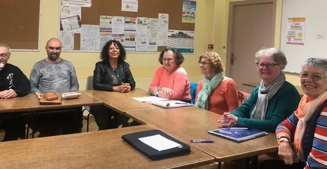 photo  les professeurs et membres du bureau lors de l’assemblée générale, le 18 juin.  &copy;  maison pour tous 