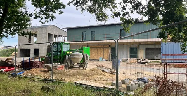 photo  à l’issue, les vestiaires tribunes du stade municipal se verront attribuer un nouveau nom.  &copy;  le maine libre 