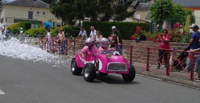 photo  la décapotable team barbie a pris la première place en catégorie fun.  &copy;  le maine libre 