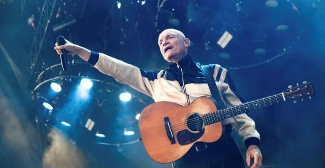 photo  le concert de louise attaque lors du troisième jour du festival de musique du bout du monde 2023, sur la presqu’île de crozon (finistère).  &copy;  archives guillaume saligot / ouest-france 