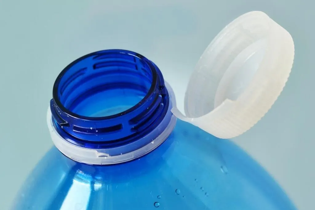 « Il faut les arracher » une association de collecte de bouchons en plastique en plein Arras