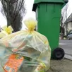 photo  si les déchets recyclables vont dans les sacs jaunes, pour les sacs gris translucides (ou noirs) des déchets ménagers, il est recommandé de les stocker dans une petite poubelle de 100 litres ou un bac roulant. 