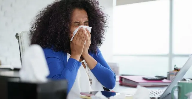 photo  en 2022, les contaminations au covid avaient entraîné un record d’absentéisme au travail. certains observateurs soupçonnent également un effet rattrapage avec les années marquées par la pandémie.  &copy;  getty images 
