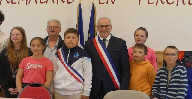 photo  les jeunes volontaires pour participer au conseil municipal ont élu leur maire et ses adjoints.  &copy;  ouest-france 
