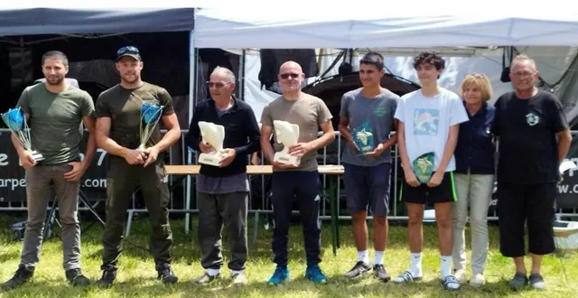 photo  les trois premières équipes avec le président.  &copy;  le maine libre 