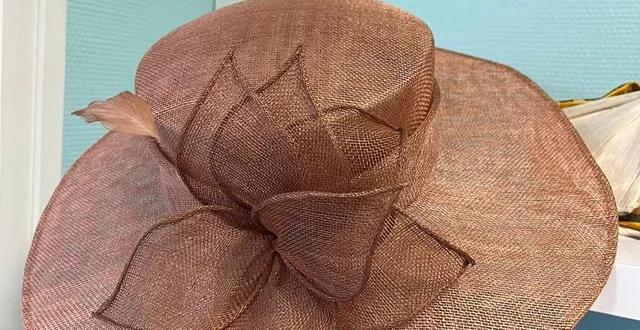 photo  les chapeaux de cérémonies sont en vogue !  &copy;  le maine libre 