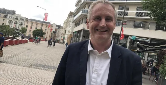 photo  pierre vaugarny (rn, en photo) et jean-carles grelier (ensemble !) ont profité de l’entre-deux tours pour faire campagne au mans.  &copy;  ouest-france 