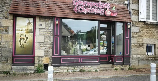 photo  gourmandises et chocolats, la boulangerie-pâtisserie située rue principale.  &copy;  ouest-france 